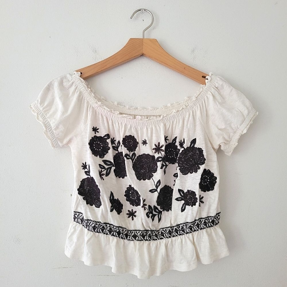 American Eagle Off Shoulder Crop Top Embroidered Floral White/Black XS